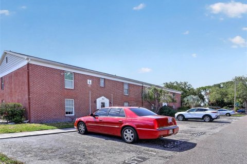 Condo in Saint Petersburg, Florida, 1 bedroom № 2105248 - photo 3