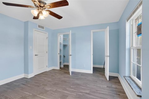 Condo in Saint Petersburg, Florida, 1 bedroom № 2105248 - photo 15