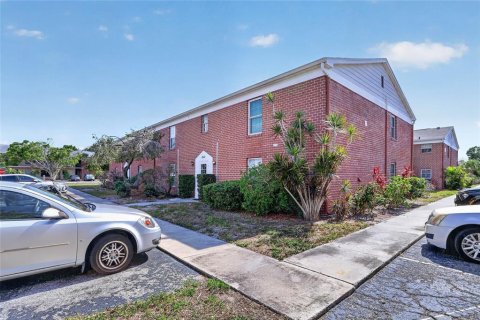 Condo in Saint Petersburg, Florida, 1 bedroom № 2105248 - photo 4