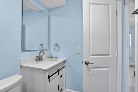 Condo in Saint Petersburg, Florida, 1 bedroom № 2105248 - photo 17