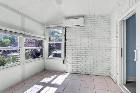 Condo in Saint Petersburg, Florida, 1 bedroom № 2105248 - photo 21