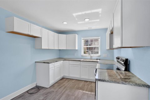 Condo in Saint Petersburg, Florida, 1 bedroom № 2105248 - photo 10