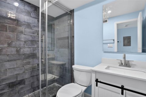 Condo in Saint Petersburg, Florida, 1 bedroom № 2105248 - photo 18