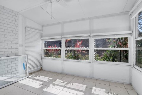 Condo in Saint Petersburg, Florida, 1 bedroom № 2105248 - photo 20