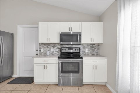 Villa ou maison à vendre à Deltona, Floride: 3 chambres, 127.09 m2 № 2095795 - photo 6