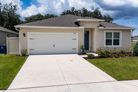 House in Davenport, Florida 4 bedrooms, 174.84 sq.m. № 2198322