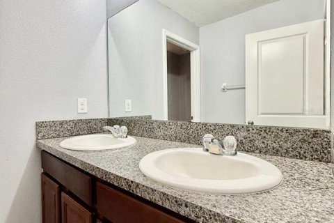Villa ou maison à louer à Sun City Center, Floride: 5 chambres, 234.11 m2 № 2115441 - photo 30