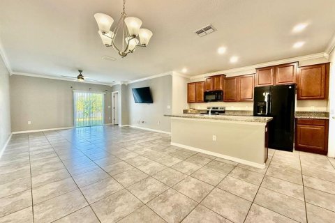 Villa ou maison à louer à Sun City Center, Floride: 5 chambres, 234.11 m2 № 2115441 - photo 8