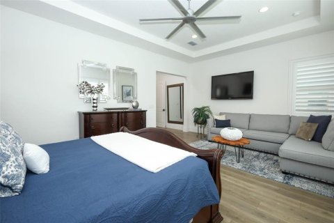 House in Winter Garden, Florida 5 bedrooms, 406.54 sq.m. № 2237543 - photo 24
