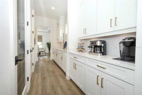 House in Winter Garden, Florida 5 bedrooms, 406.54 sq.m. № 2237543 - photo 8