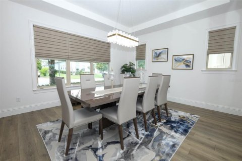 House in Winter Garden, Florida 5 bedrooms, 406.54 sq.m. № 2237543 - photo 6