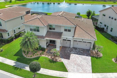 House in Winter Garden, Florida 5 bedrooms, 406.54 sq.m. № 2237543