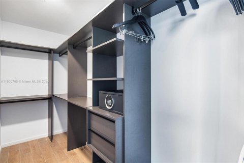 Condominio en venta en Miami, Florida, 3 dormitorios, 105.44 m2 № 2012614 - foto 14