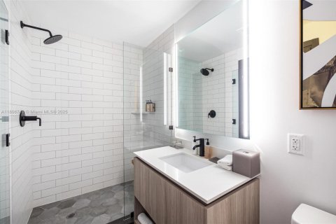 Condominio en venta en Miami, Florida, 3 dormitorios, 105.44 m2 № 2012614 - foto 17