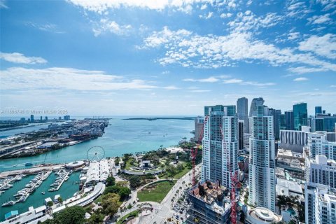 Condominio en Miami, Florida, 3 dormitorios  № 2012614