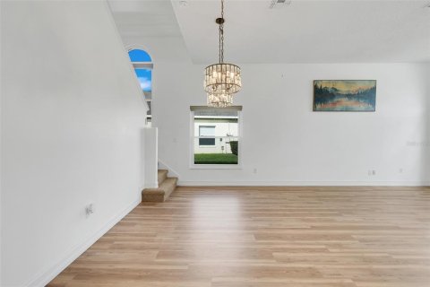 Купить виллу или дом в Клермон, Флорида 9 комнат, 304.53м2, № 2220419 - фото 13