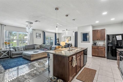 House in Valrico, Florida 4 bedrooms, 215.9 sq.m. № 2229156 - photo 5