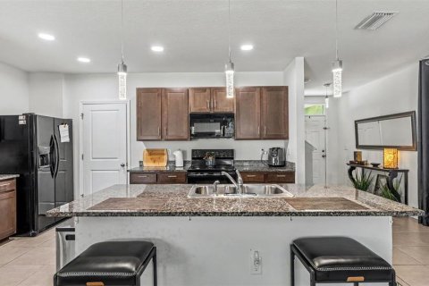 House in Valrico, Florida 4 bedrooms, 215.9 sq.m. № 2229156 - photo 7