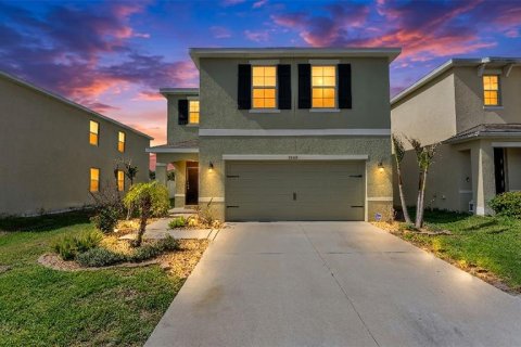 House in Valrico, Florida 4 bedrooms, 215.9 sq.m. № 2229156