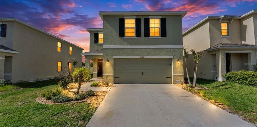 House in Valrico, Florida 4 bedrooms, 215.9 sq.m. № 2229156