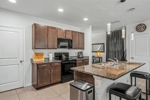 House in Valrico, Florida 4 bedrooms, 215.9 sq.m. № 2229156 - photo 8