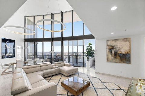 Copropriété à louer à Sunny Isles Beach, Floride: 4 chambres, 290.78 m2 № 1976758 - photo 1