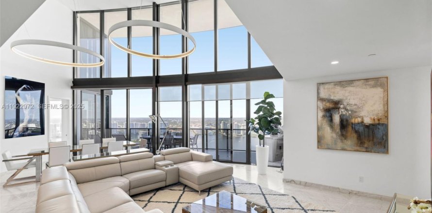 Condo à Sunny Isles Beach, Floride, 4 chambres  № 1976758