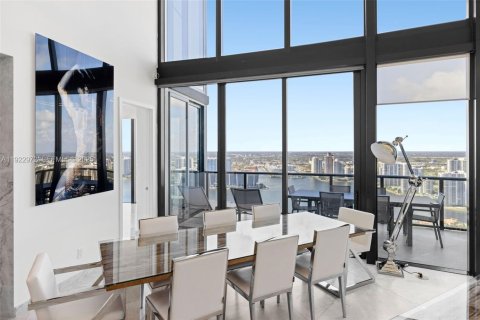 Copropriété à louer à Sunny Isles Beach, Floride: 4 chambres, 290.78 m2 № 1976758 - photo 8