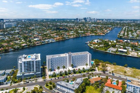 Condo in Fort Lauderdale, Florida, 2 bedrooms  № 1161694 - photo 1