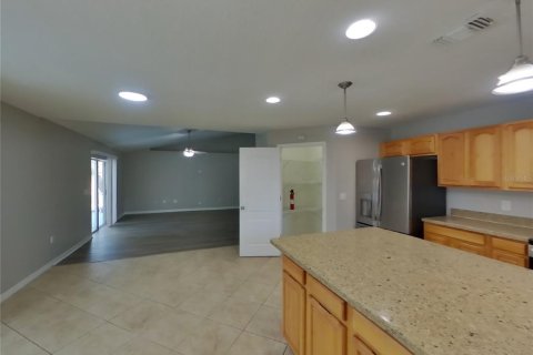 Villa ou maison à louer à Spring Hill, Floride: 4 chambres, 194.72 m2 № 1911899 - photo 7