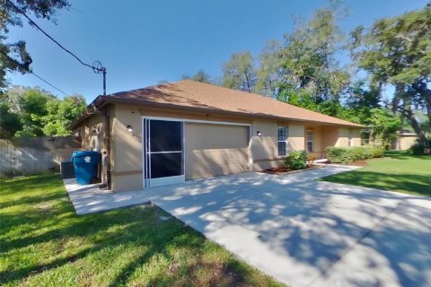 Villa ou maison à louer à Spring Hill, Floride: 4 chambres, 194.72 m2 № 1911899 - photo 1