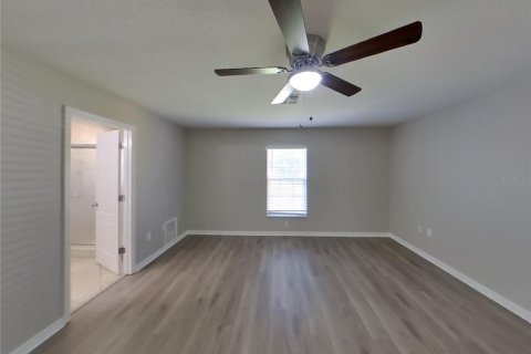 Villa ou maison à louer à Spring Hill, Floride: 4 chambres, 194.72 m2 № 1911899 - photo 8