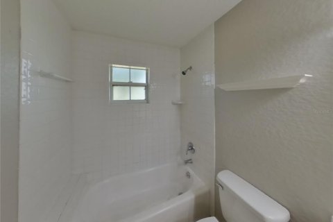 Villa ou maison à louer à Spring Hill, Floride: 4 chambres, 194.72 m2 № 1911899 - photo 16