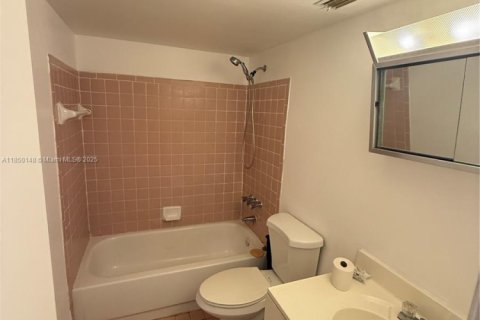 Купить кондоминиум в Майами, Флорида 2 спальни, 78.04м2, № 1927267 - фото 15