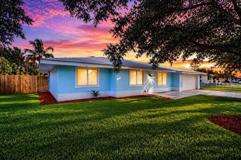 Casa en Port St. Lucie, Florida 3 dormitorios, 161.84 m2 № 2248491