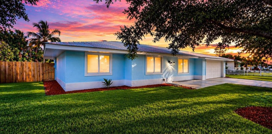 Casa en Port St. Lucie, Florida 3 dormitorios, 161.84 m2 № 2248491