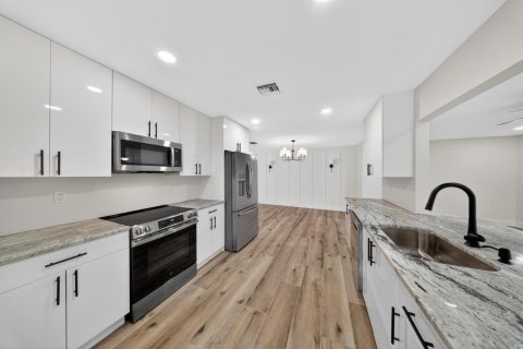 Casa en venta en Port St. Lucie, Florida, 3 dormitorios, 161.84 m2 № 2248491 - foto 15