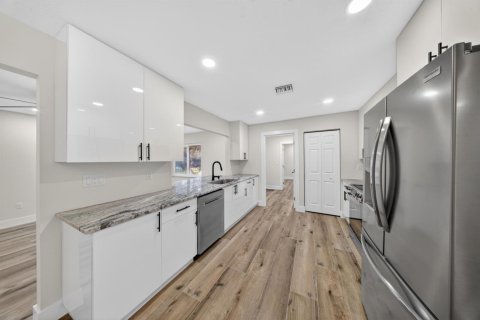 Casa en venta en Port St. Lucie, Florida, 3 dormitorios, 161.84 m2 № 2248491 - foto 17