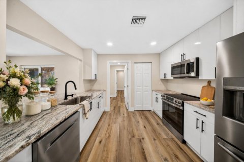 Casa en venta en Port St. Lucie, Florida, 3 dormitorios, 161.84 m2 № 2248491 - foto 14
