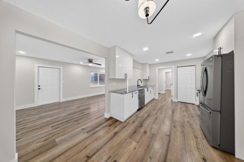 Casa en venta en Port St. Lucie, Florida, 3 dormitorios, 161.84 m2 № 2248491 - foto 12