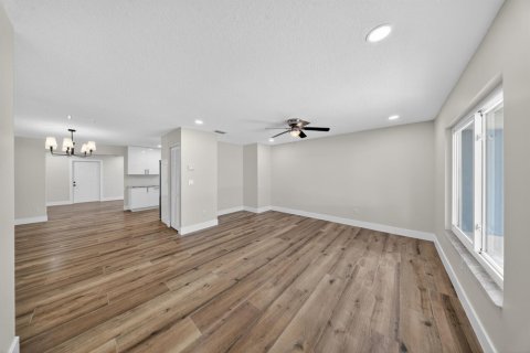 Casa en venta en Port St. Lucie, Florida, 3 dormitorios, 161.84 m2 № 2248491 - foto 4
