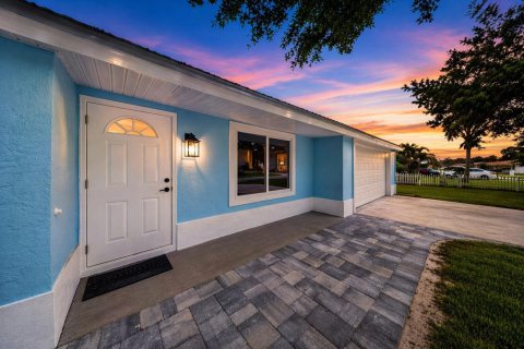 Casa en venta en Port St. Lucie, Florida, 3 dormitorios, 161.84 m2 № 2248491 - foto 2