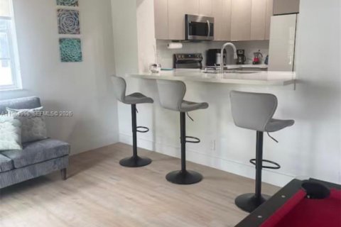 Купить виллу или дом в Майами-Спрингс, Флорида 2 спальни, 147.99м2, № 2027502 - фото 5