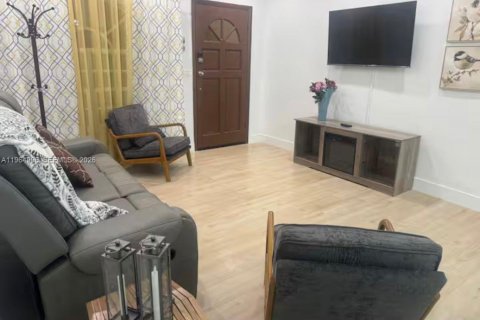 Купить виллу или дом в Майами-Спрингс, Флорида 2 спальни, 147.99м2, № 2027502 - фото 7