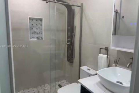 Купить виллу или дом в Майами-Спрингс, Флорида 2 спальни, 147.99м2, № 2027502 - фото 15