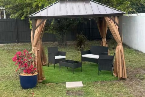 Купить виллу или дом в Майами-Спрингс, Флорида 2 спальни, 147.99м2, № 2027502 - фото 16