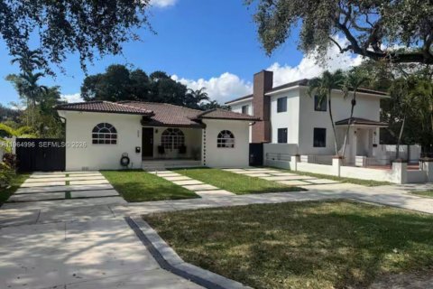 Дом в Майами-Спрингс, Флорида 2 спальни, 147.99м2 № 2027502