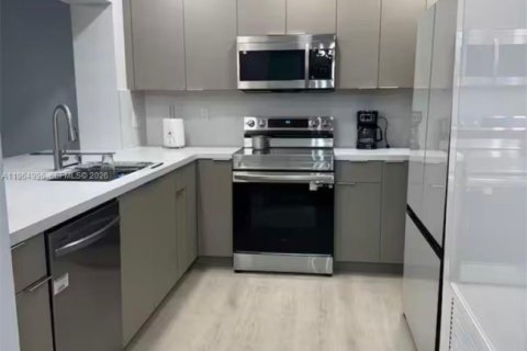 Купить виллу или дом в Майами-Спрингс, Флорида 2 спальни, 147.99м2, № 2027502 - фото 8