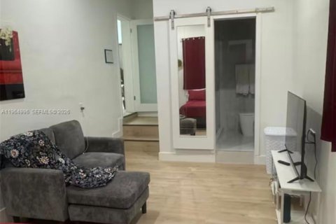 Купить виллу или дом в Майами-Спрингс, Флорида 2 спальни, 147.99м2, № 2027502 - фото 13