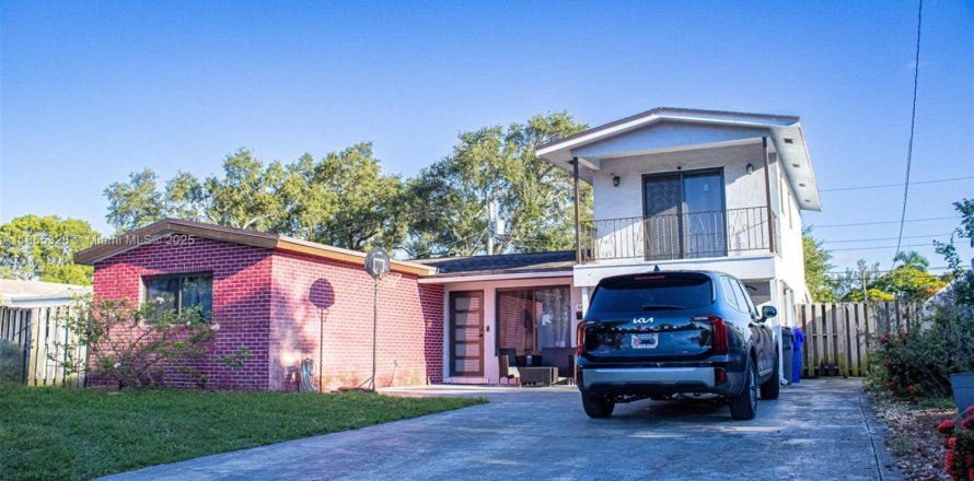 Villa ou maison à Hollywood, Floride 4 chambres, 153.94 m2 № 1896082